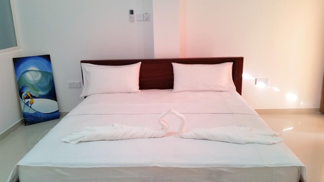 Mountain Wave Hotel And Surfshop ฮิกคาดูวา ภายนอก รูปภาพ
