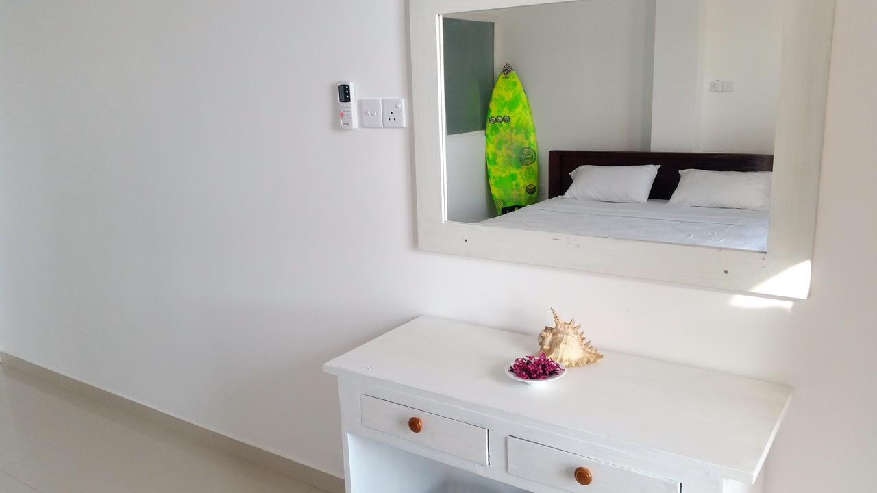 Mountain Wave Hotel And Surfshop ฮิกคาดูวา ภายนอก รูปภาพ