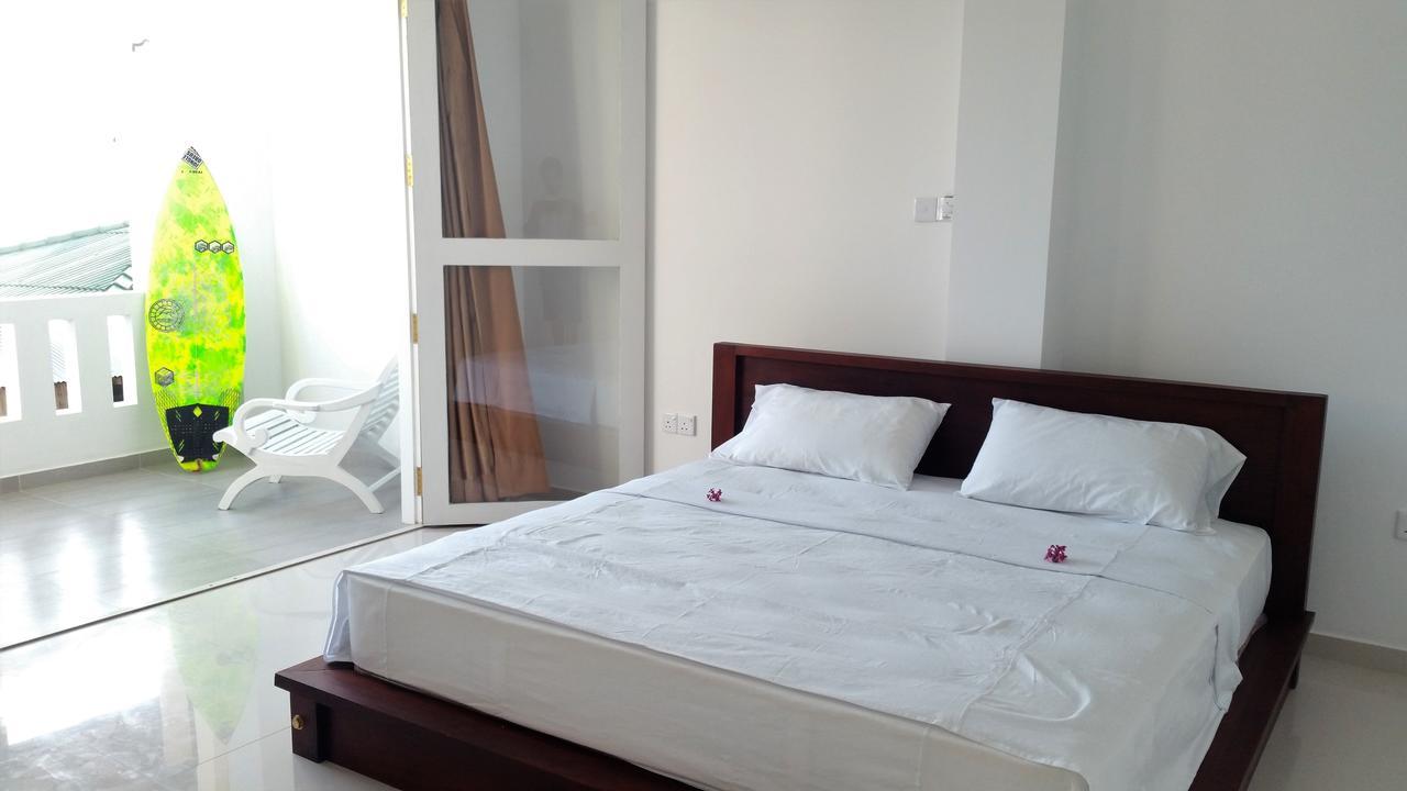 Mountain Wave Hotel And Surfshop ฮิกคาดูวา ภายนอก รูปภาพ