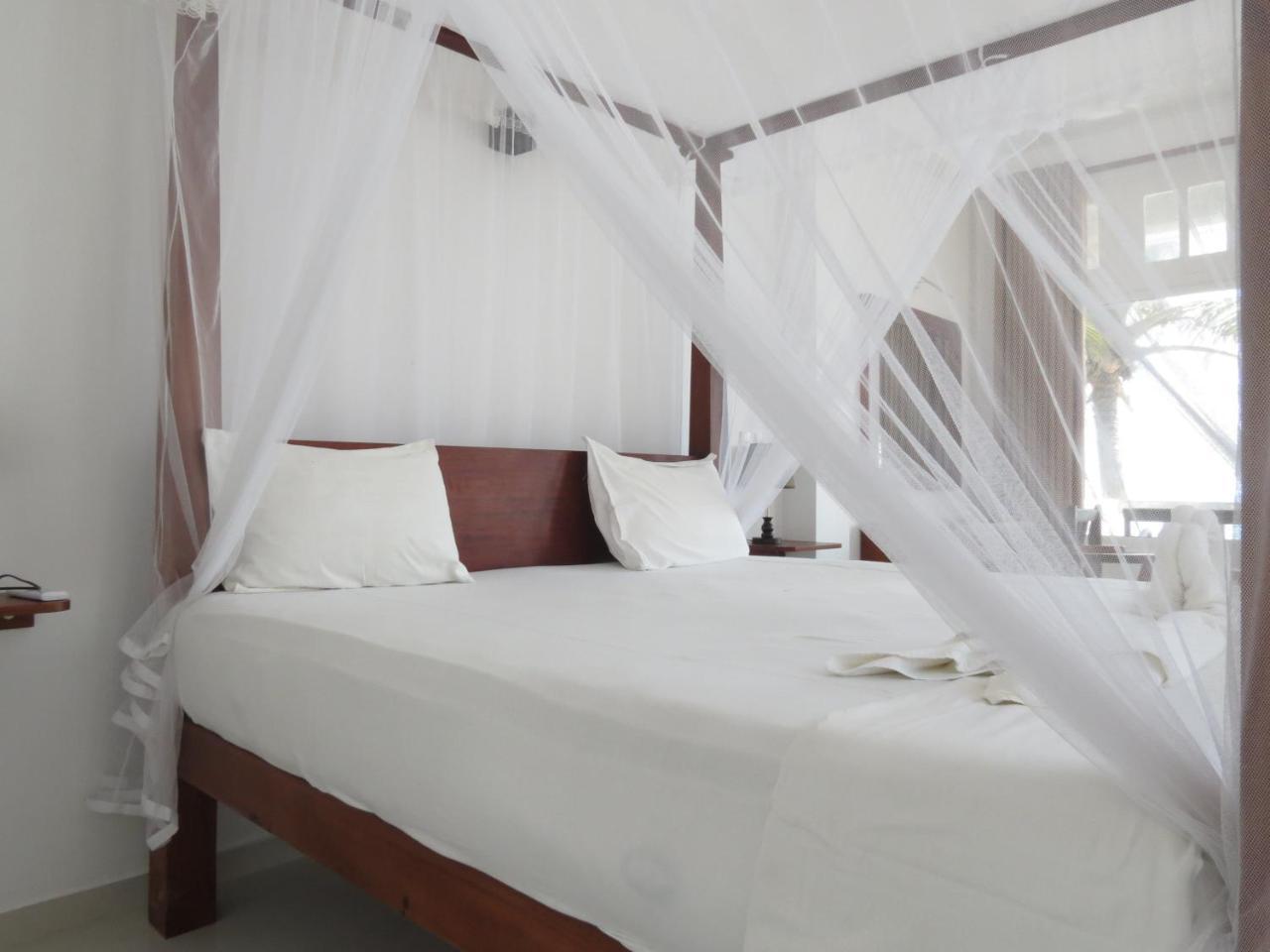 Mountain Wave Hotel And Surfshop ฮิกคาดูวา ภายนอก รูปภาพ