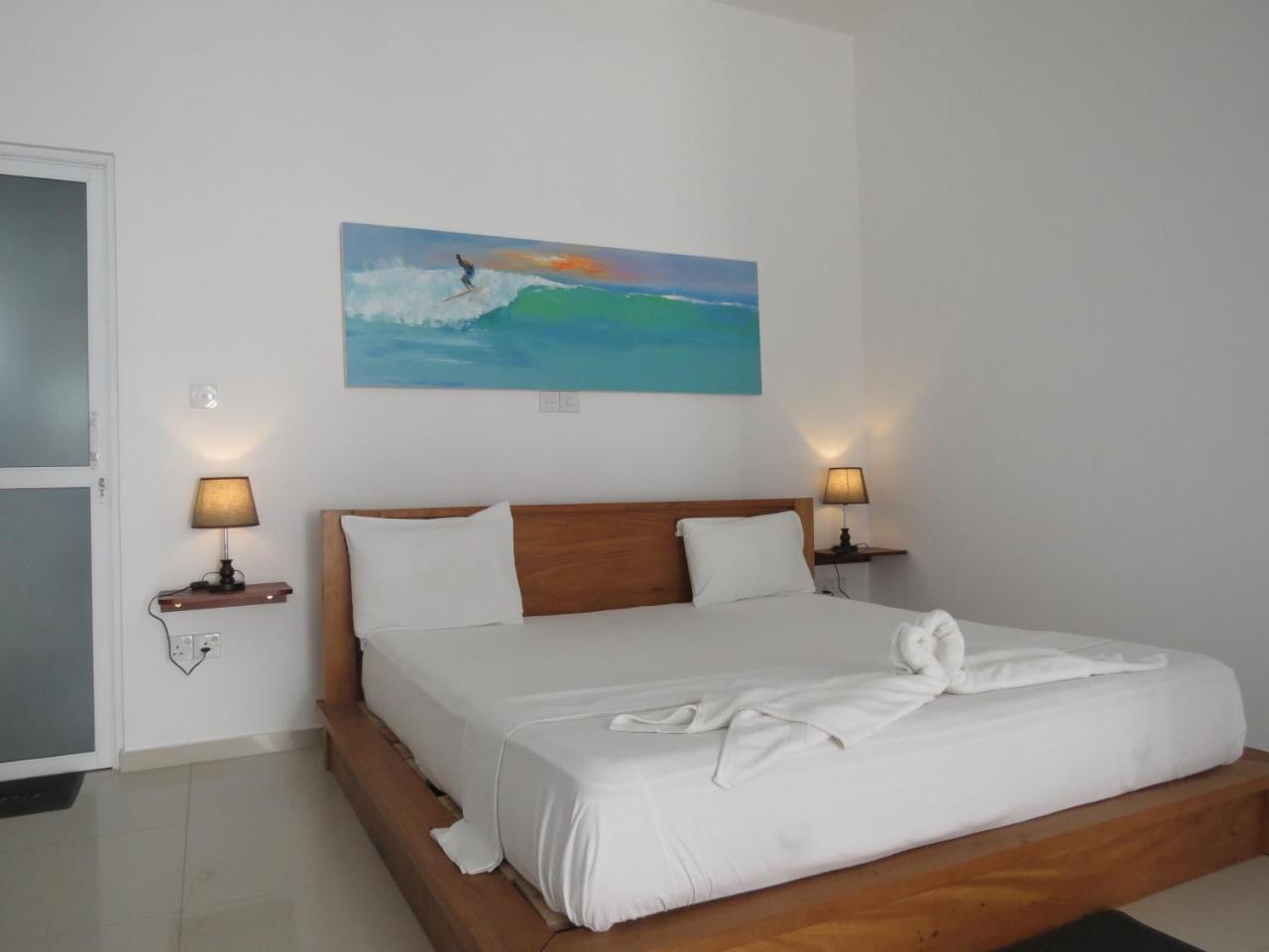 Mountain Wave Hotel And Surfshop ฮิกคาดูวา ภายนอก รูปภาพ